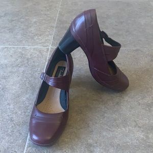 New Clarks dark red dress shoes
